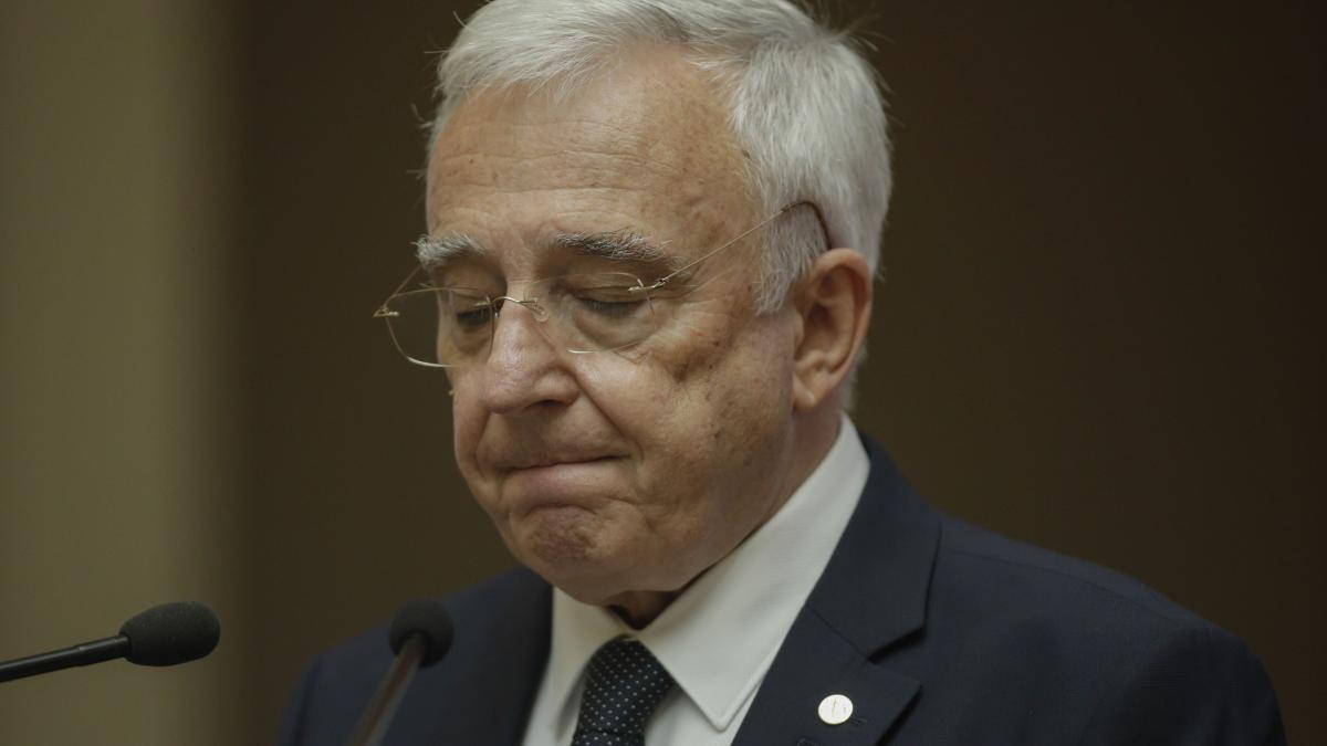 mugur-isarescu-robor_27742600