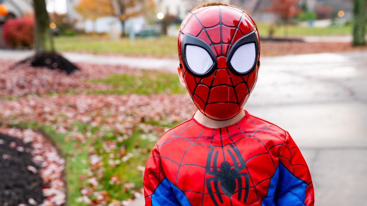 copil-muscat-vaduva-neagra-spiderman_91778900