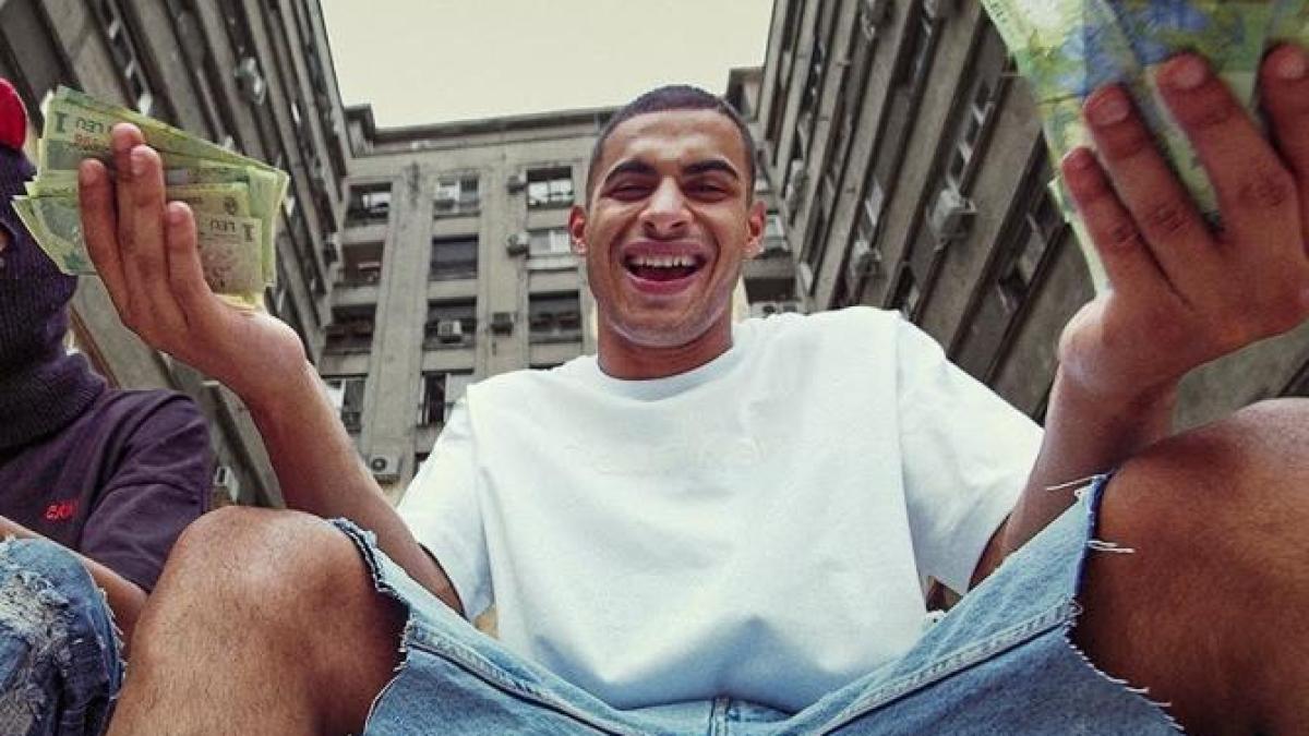 dan-negru-atrage-atentia--dupa-afisul-care-a-creat-revolta-anul-trecut-mesajele-gheboase-ale-unor-intelectuali-sunt-mai-periculoase-decat-versurile-unor-cantareti-foto-3_80824000