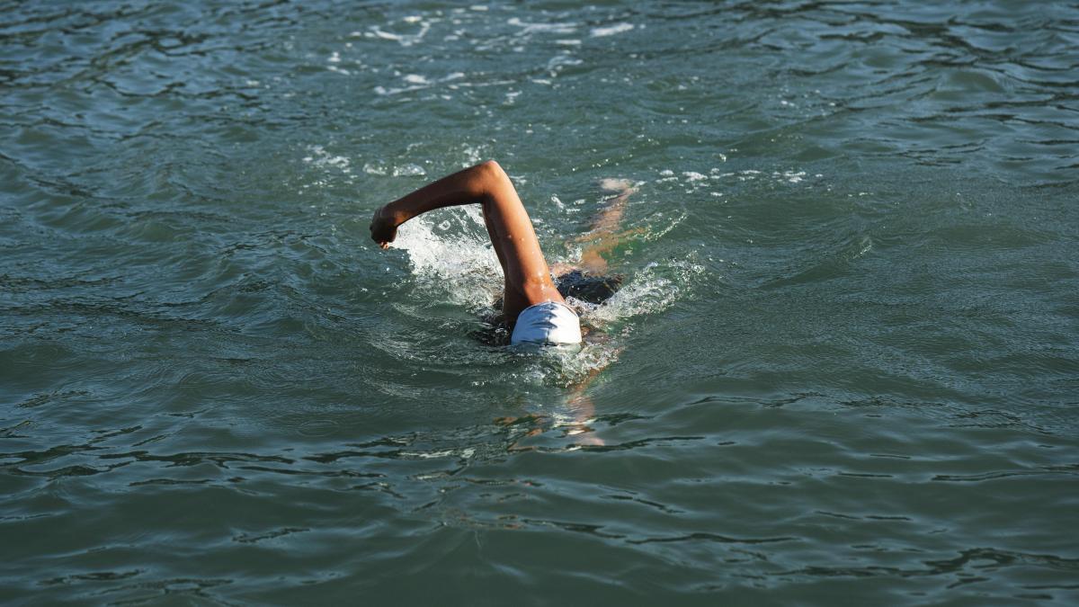 barbat-prins-dupa-ce-a-intrat-ilegal-in-romania--traversand-inot-raul-prut_26128200