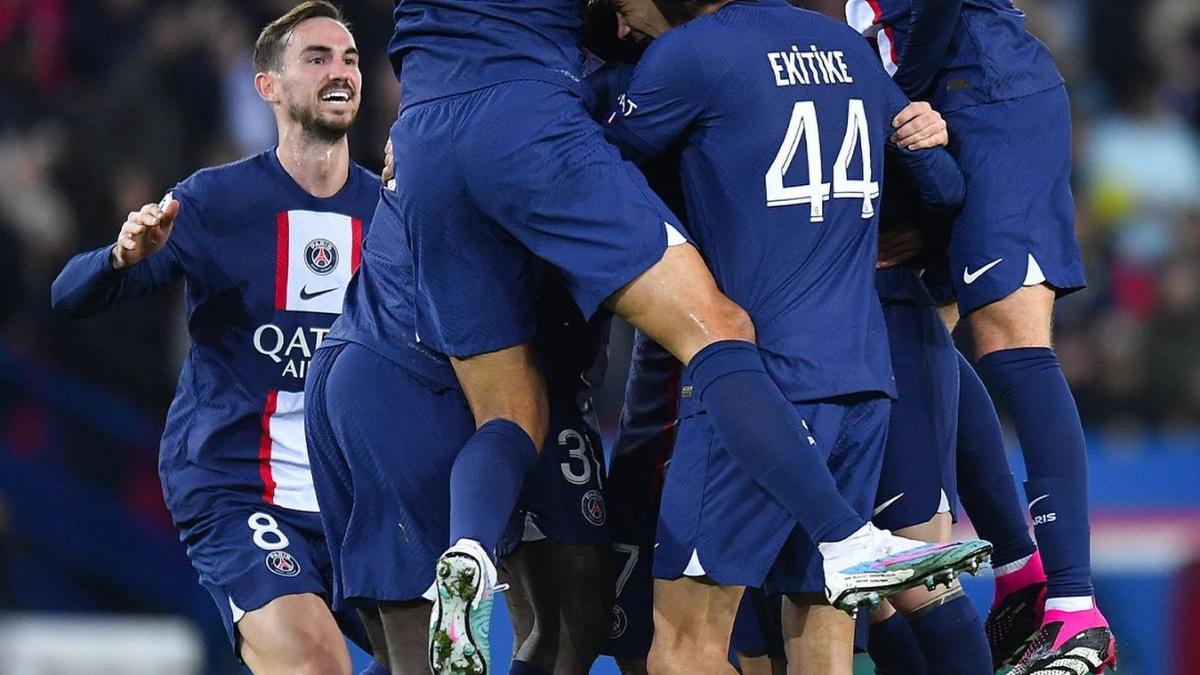 paris_saint_germain_stadion_fb_07005500