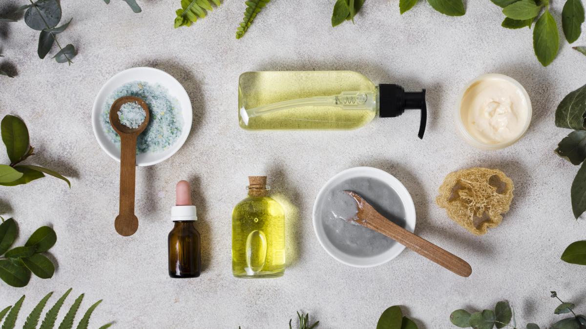 top-view-bottle-natural-oil_81717800