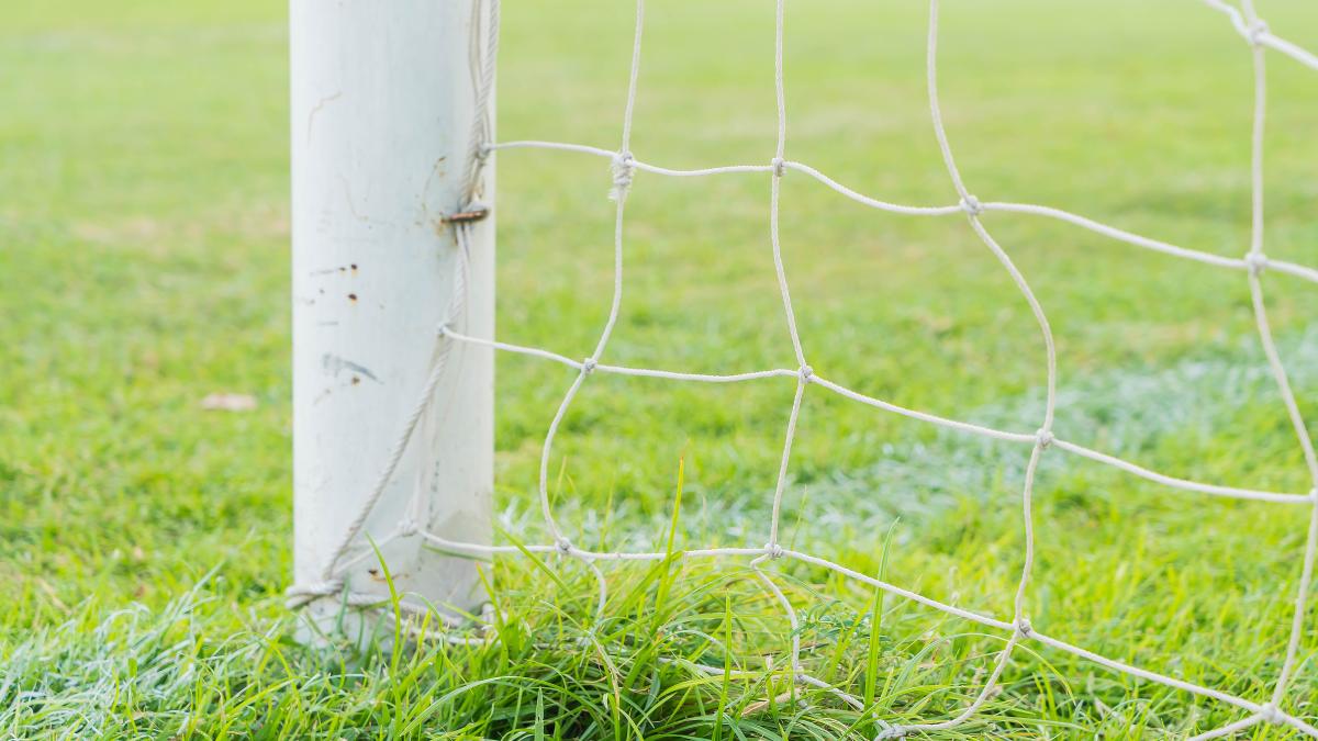 tanar-de-23-de-ani--lovit-mortal-de-o-poarta-de-fotbal_77207500