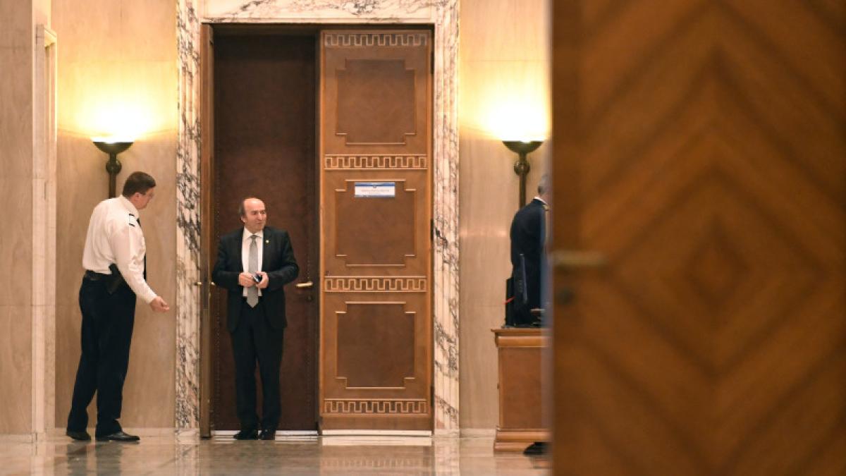 tudorel-toader--ministrul-justitiei--la-palatul-victoria_40527400