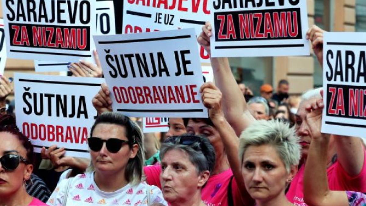 protest-bosnia_49730800