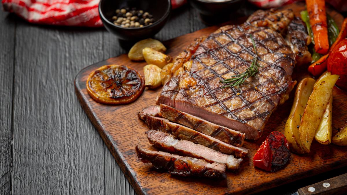 cat-se-tine-carnea-de-vita-in-cuptor--timpul-corect-de-gatire_47079000