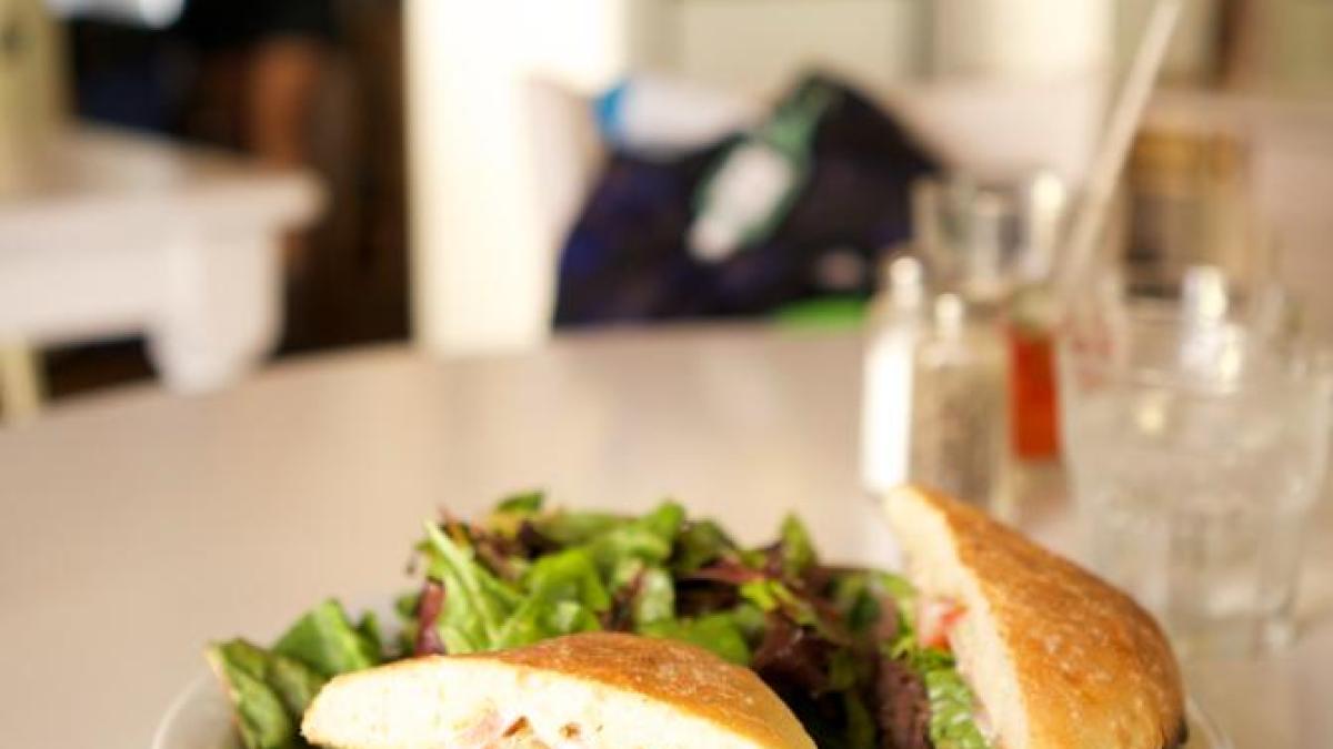 mancare-sendvis-restaurant-ilustrativ-pexels_26765500