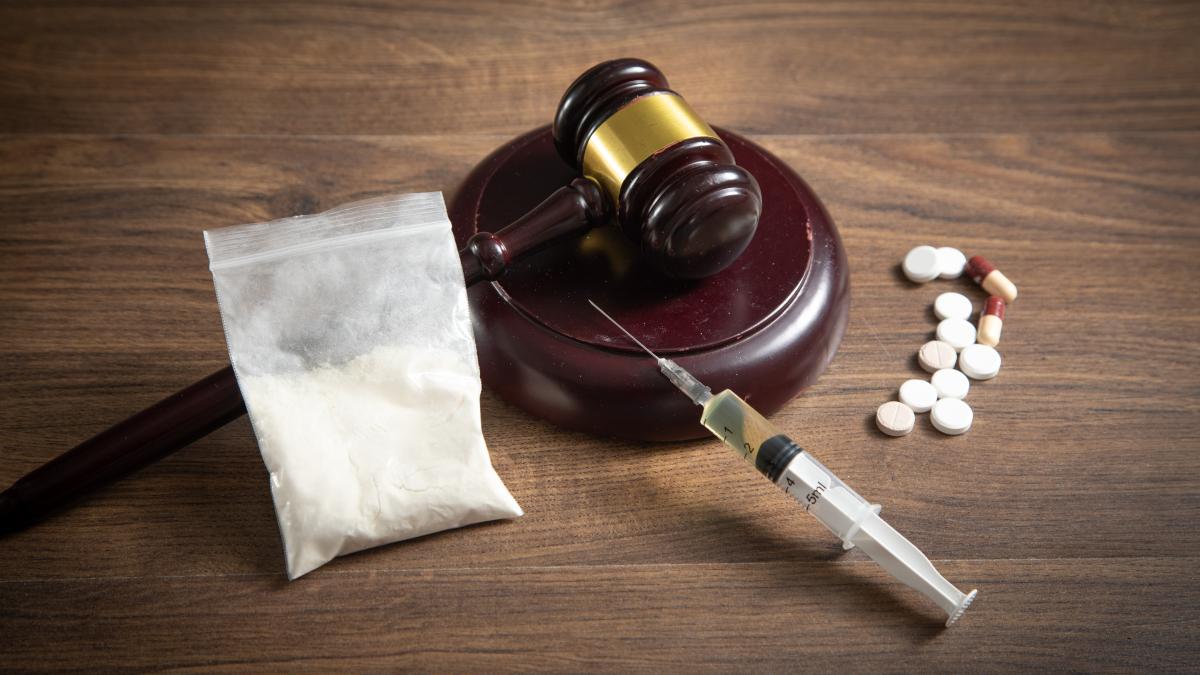 legea-pentru-prevenirea-si-combaterea-traficului-si-consumului-dedroguri--propunerea-legislativa-a-usr-consumul-de-canabis-sa-nu-fie-pedepsit-penal--cu-o-conditie_44575600