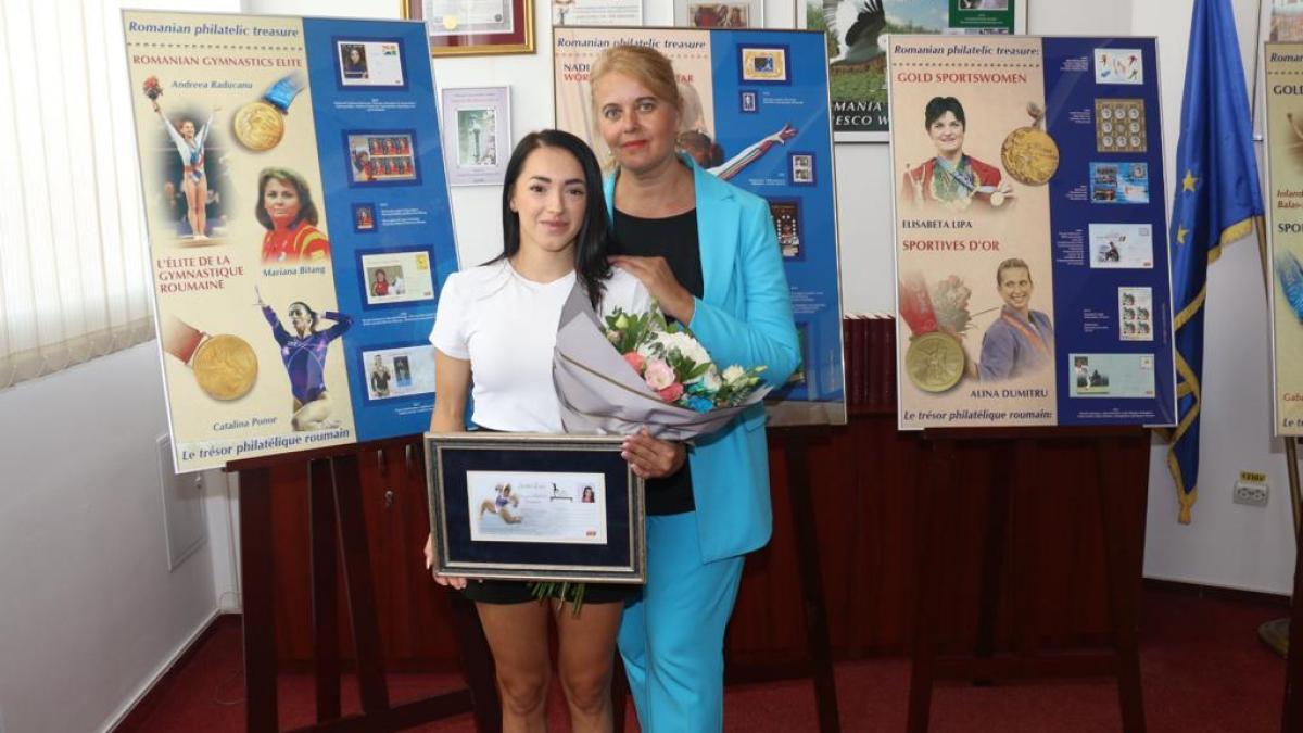 un-intreg-postal-cu-timbre-pentru-gimnasta-larisa-iordache_57871700