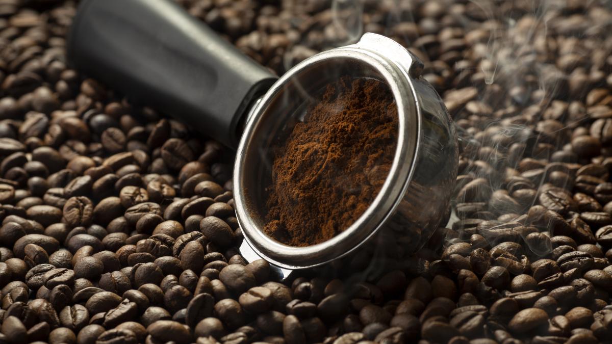 zatul-de-cafea--folosit-pentru-a-intari-compozitia-betonului--astfel-nu-mai-contribuie-la----incalzirea-globala_83554800