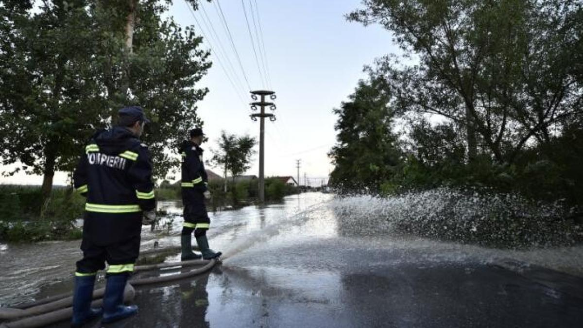 ploi-torentiale-si-inundatii-in-romania--actualizari-si-informatii-noi-de-la-anm_23502500