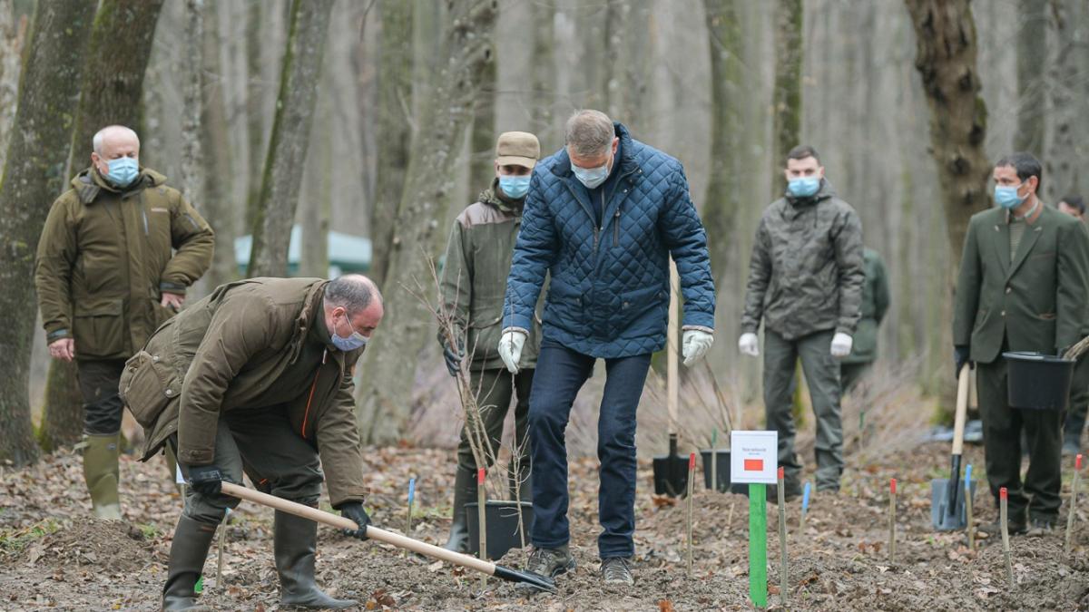 zeci-de-mii-de-tone-de-deseuri-intra-frecvent-in-romania--marius-lazar-prc-e2prc-80prc-9ei-am-scris-presedintelui-iohannisprc-e2prc-80prc-9d--video_08416200