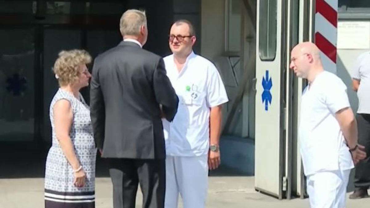 klaus-iohannis--vizita-la-spitalul-de-urgenta-floreasca--unde-sunt-internate-mai-multe-victime-ale-exploziei-din-crevedia_16018300