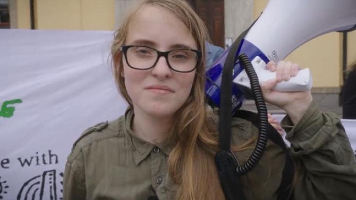 o-tanara-activista-pentru-mediu--solicitare-pentru-greenpeace--sa-renunte-la-opozitia-de-moda-veche-fata-de-energia-nucleara_94597000