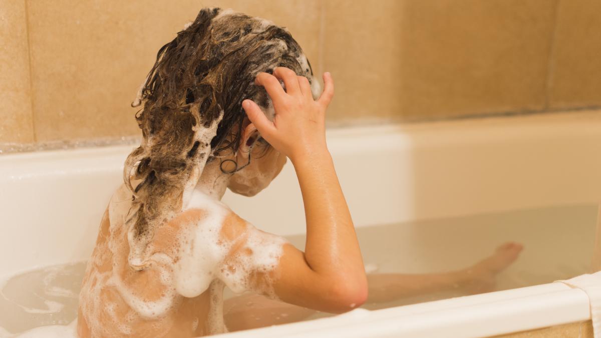 patru-copii--in-stare-grava-dupa-ce-mama-i-a-spalat-cu-o-substanta-impotriva-raiei-2_48225800