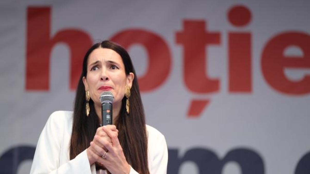 liberalul-daniel-ciungu-cere-retragerea-sprijinului-politic-lui-clotilde-armand--prc-e2prc-80prc-9dsper-sincer-ca-usr-va-respecta-sloganul-fara-penali-in-functii-publiceprc-e2prc-80prc-9d_08575400