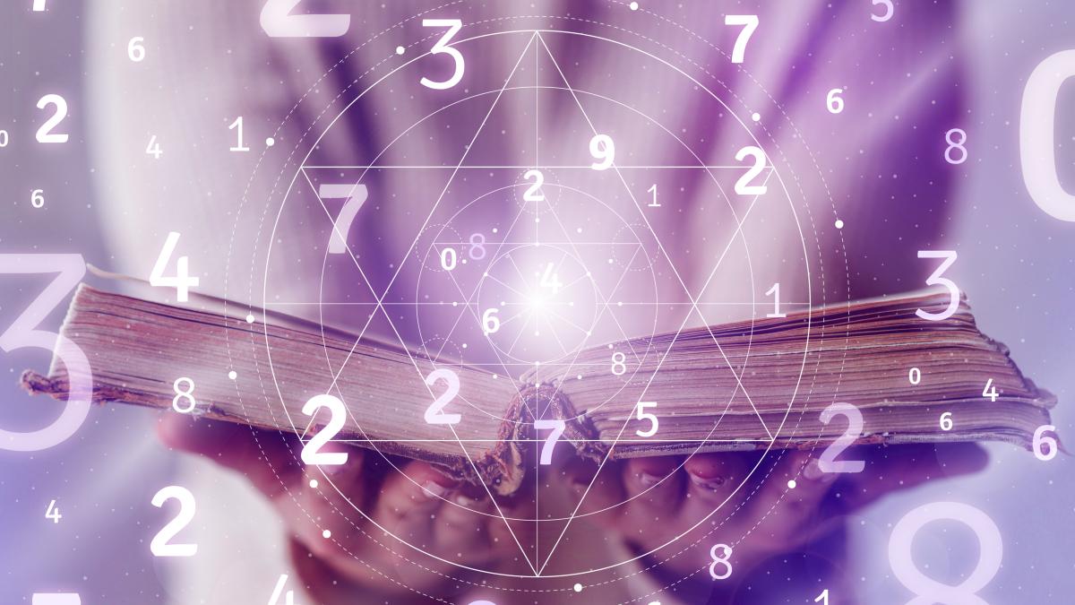 numerology-concept-composition_23928500