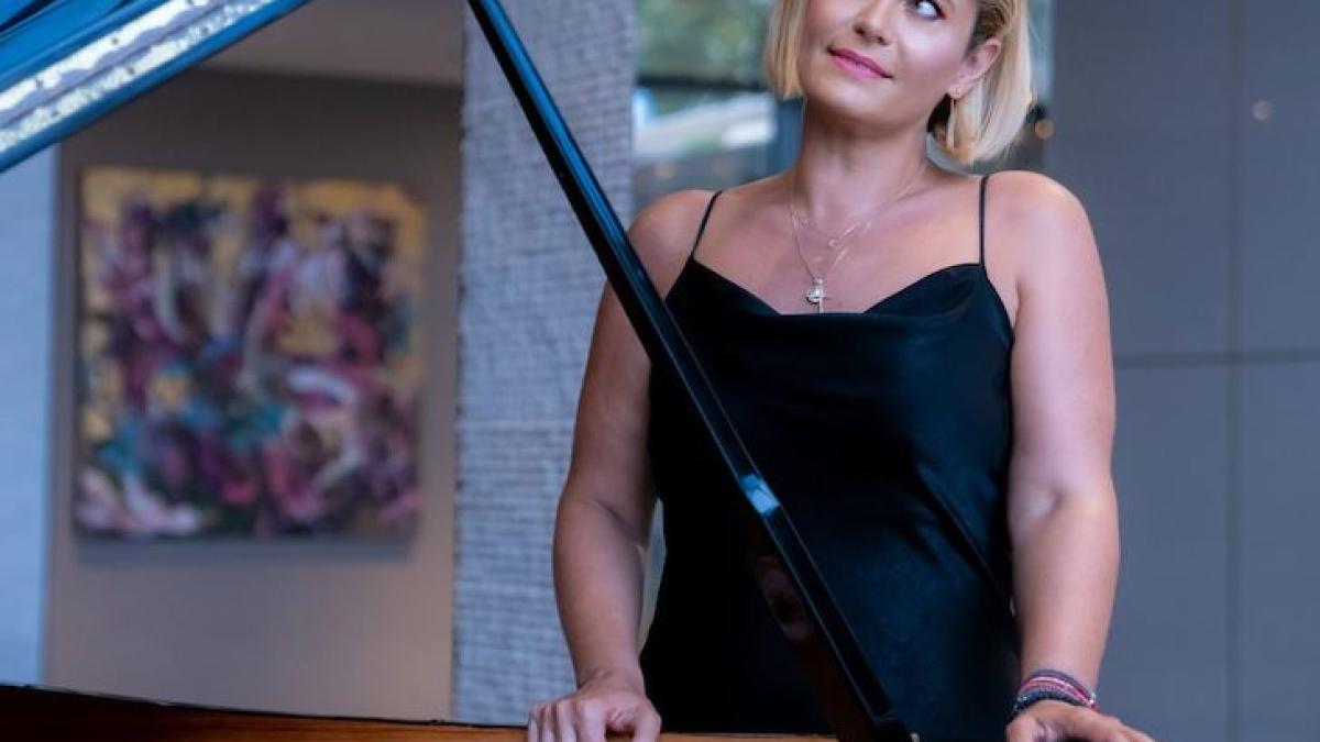 ioana_lupascu_85470400