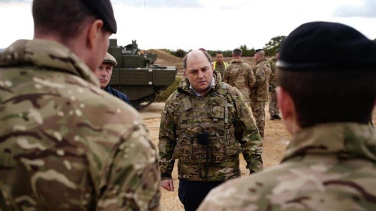 ministrul-apararii-din-marea-britanie--inlocuit-cu-cel-de-al-energiei--ben-wallace-a-fost-in-guvern-timp-de-8-ani_43302500