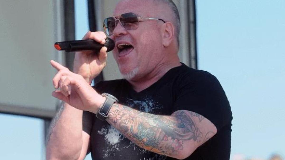 doliu-in-lumea-muzicii--steve-harvell--solistul-smash-mouth--a-murit-la-numai-56-de-ani_87013500