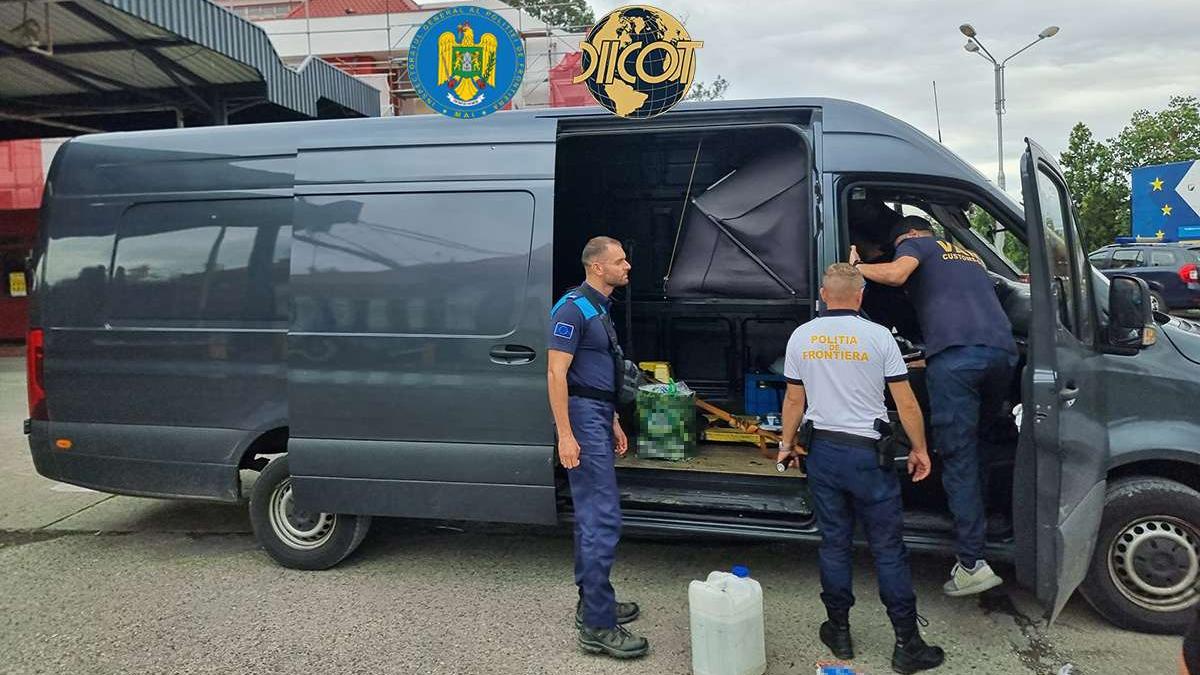droguri-de-mare-risc--depistate-la-intrarea-in-romania--soferul--propus-pentru-arestare-preventiva-pentru-30-de-zile_25059500