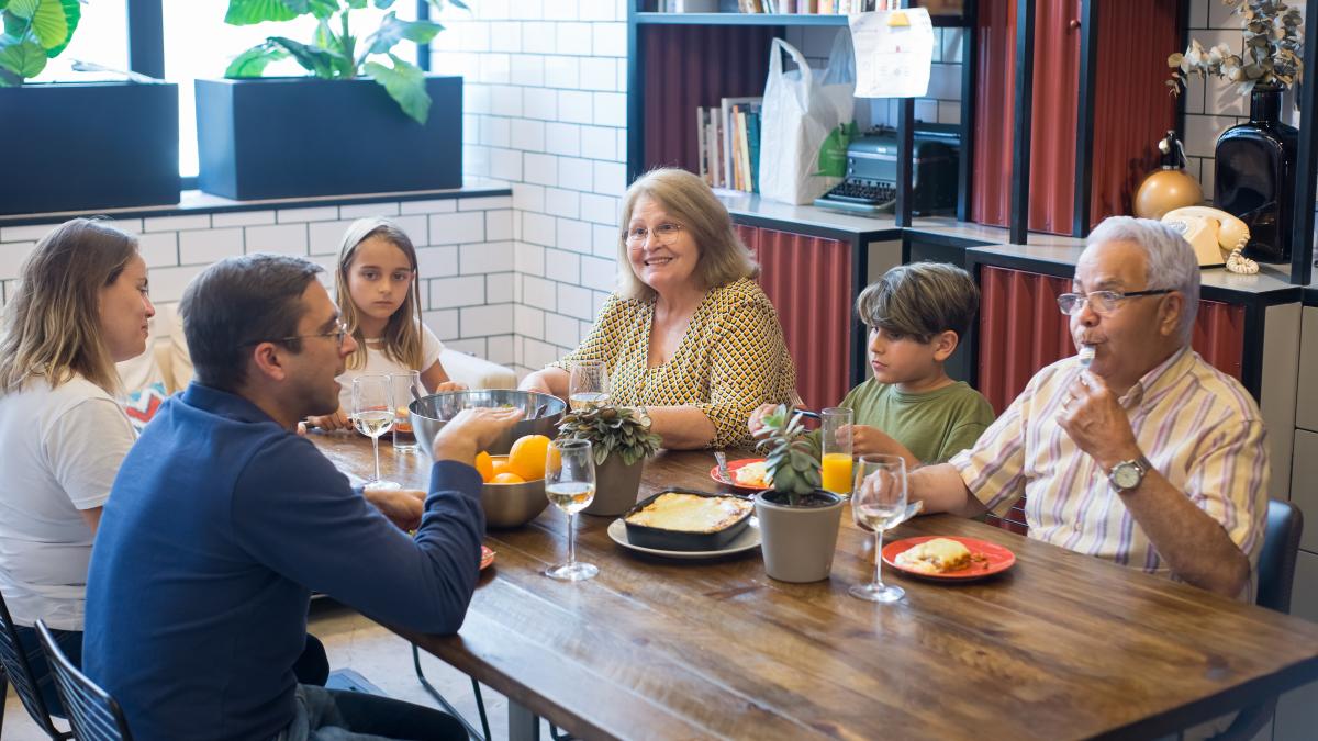 barbati-in-casa-parintilor_45734500