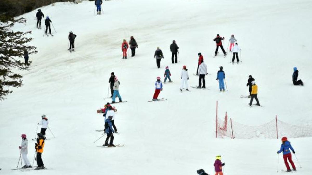 adevarul-despre-prc-e2prc-80prc-9estatiunea-bogatilorprc-e2prc-80prc-9d--poiana-brasov--prc-e2prc-80prc-9ea-fost-facuta-pentru-turistii-straini-de-conditie-modestaprc-e2prc-80prc-9d-agerpres_00191200