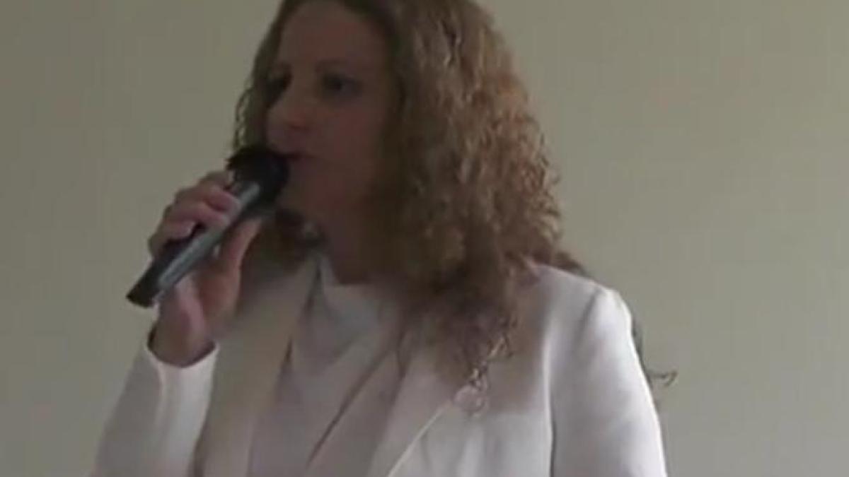 adriana-tudose--sefa-inspectoratului-scolar-dambovita--moment-jenant--la-deschiderea-anului-scolar--discurs-plin-de-balbe-si-pauze-video_64151800