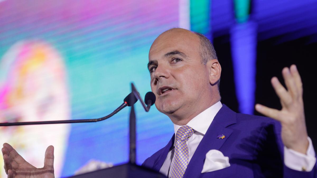 rares-bogdan--discurs-dur-in-pe-ne-ati-hranit-cu-iluzii--in-timp-ce-austria-vaneaza-contracte--nehammer-sfideaza-si-umileste-nu-doar-romania--el-isi-bate-joc-de-voi-toti_85438900