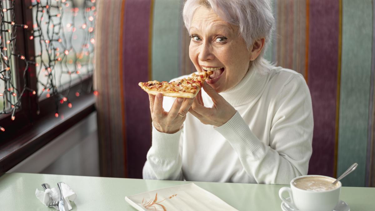 dieta-persoanele-in-varsta--ce-nu-trebuie-sa-ti-lipseasca-din-meniu-alimentul-banal-care-incetineste-imbatranire_32774300