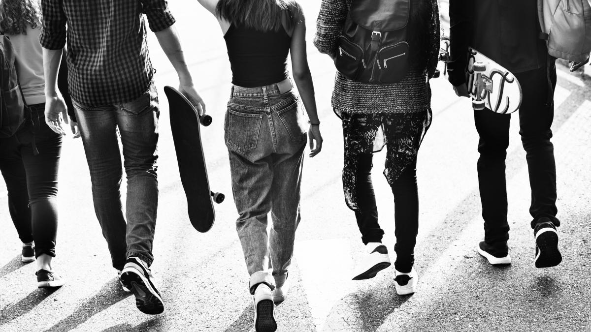 fenomen-periculos-in-randul-adolescentilor--dr--cristian-andrei-atrage-atentia-se-duc-in-ruine-insalubre-si-se-taie-cu-cutter-ul_86408200