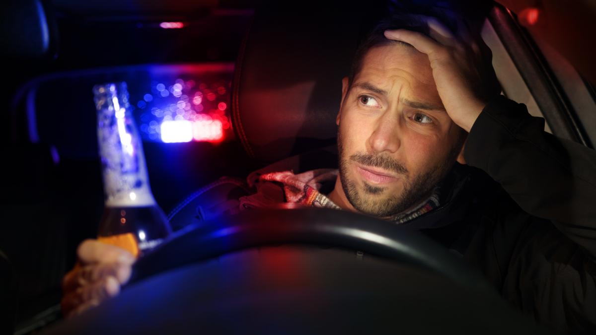 tanar--fara-permis-de-conducere-si-drogat--prins-in-trafic--a-fost-pus-sub-control-judiciar_70046900