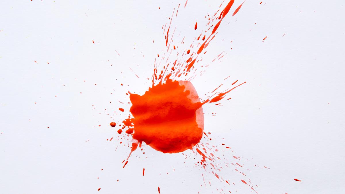 cum-cureti-sucul-de-rosii-de-pe-pereti--cea-mai-simpla-metoda_40056900