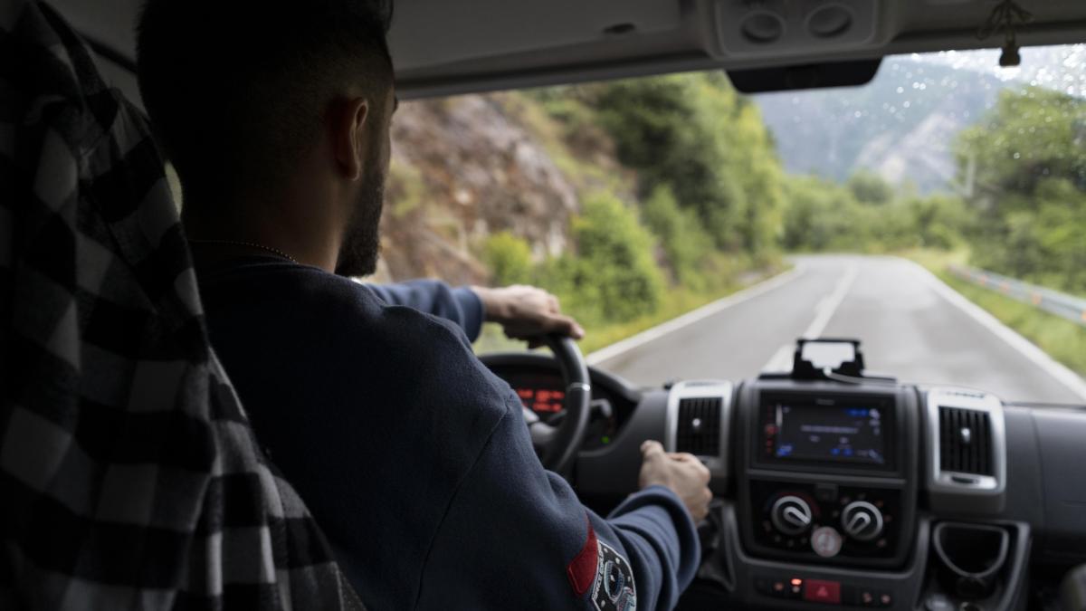 truck-driving_10159100