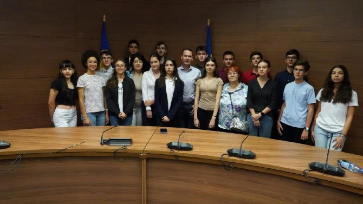 2676d872-f076-40f1-bc69-06a3dddca3fb_43705500