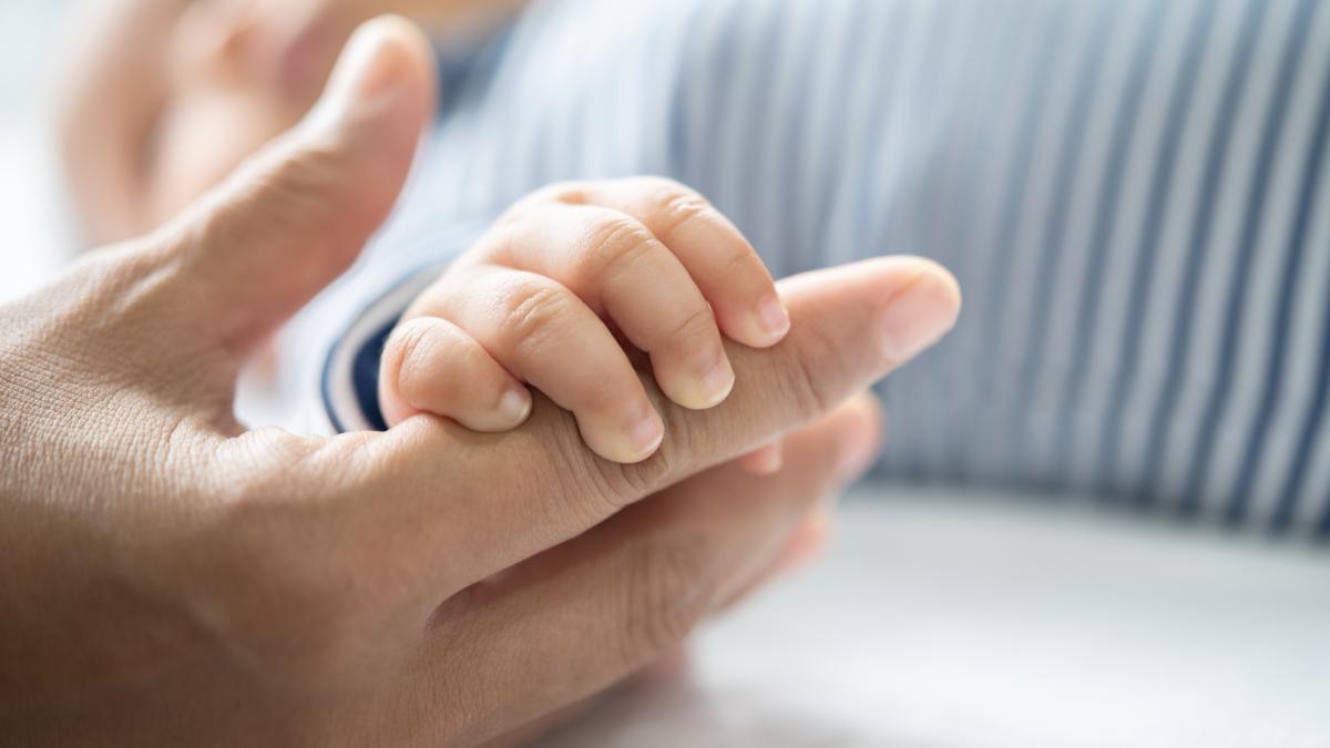 un-baietel--prc-e2prc-80prc-9dla-inaltimeprc-e2prc-80prc-9d-din-prima-clipa--s-a-nascut-in-avion--pe-ruta-dubai-milano_80238400