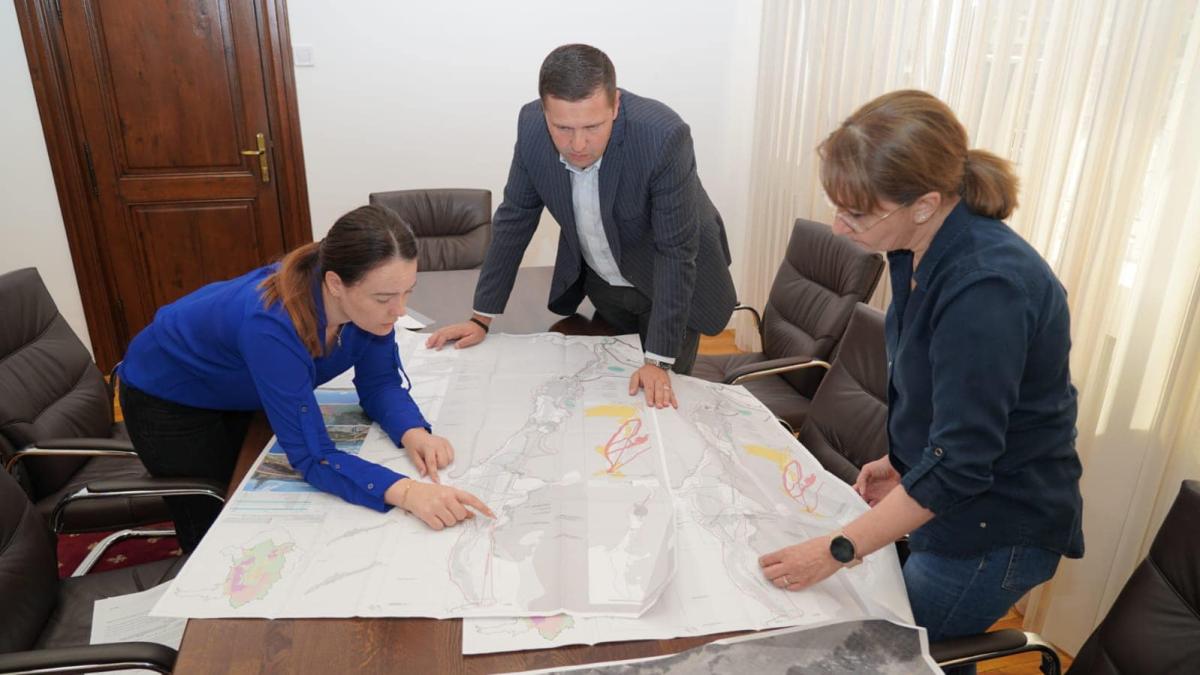 corneliu-stefan-domeniul-schiabil-prc-e2prc-80prc-9dcocoraprc-e2prc-80prc-9d--parte-integranta-a-statiunii-de-interes-national--masterplanul-domeniului--etapa-importanta-pentru-amenjarea-partiei_74420000