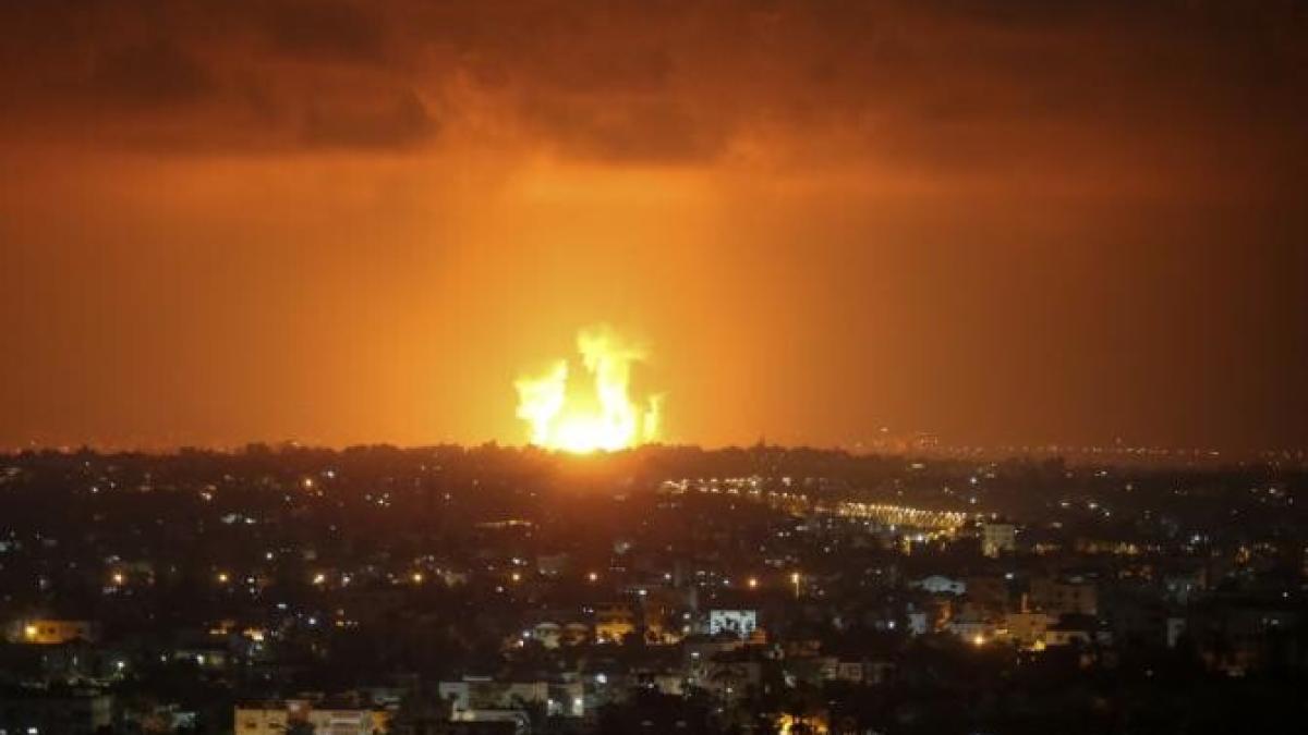 fotovideo-bombardamente-toata-dimineata-intre-israel-si-fasia-gaza--fetita-de-5-ani--printre-victime-6_53970900
