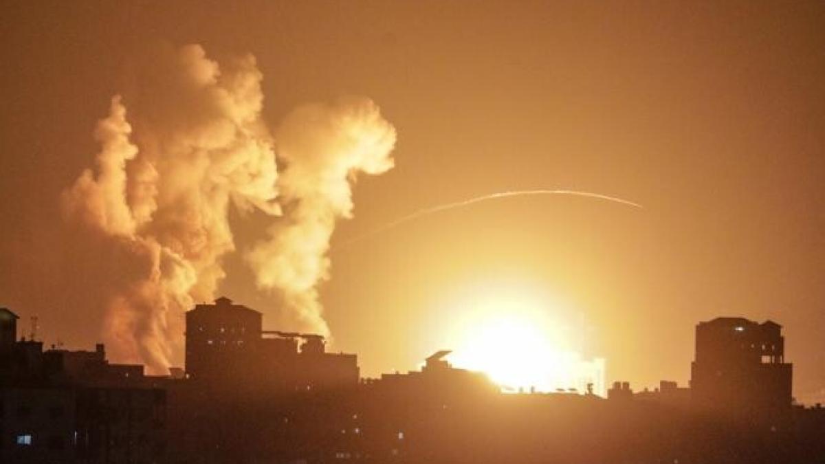 fotovideo-bombardamente-toata-dimineata-intre-israel-si-fasia-gaza--fetita-de-5-ani--printre-victime-7_26881900