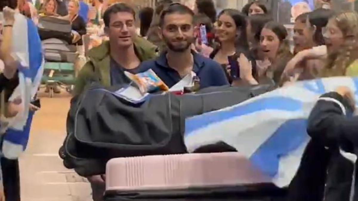 israelieni-aplauze_48712600