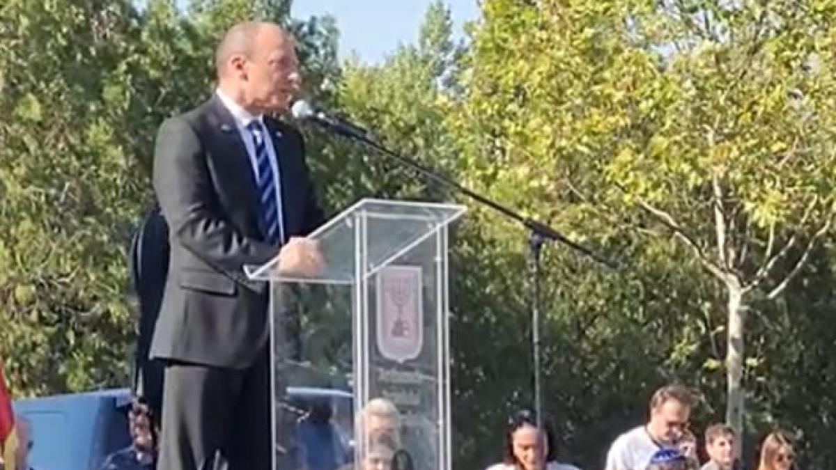 reuven-azar_39844800