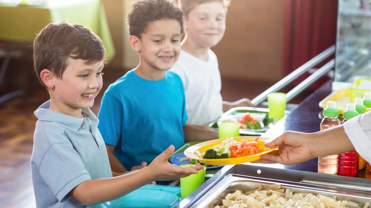 mancare-calda-scoala_76419100