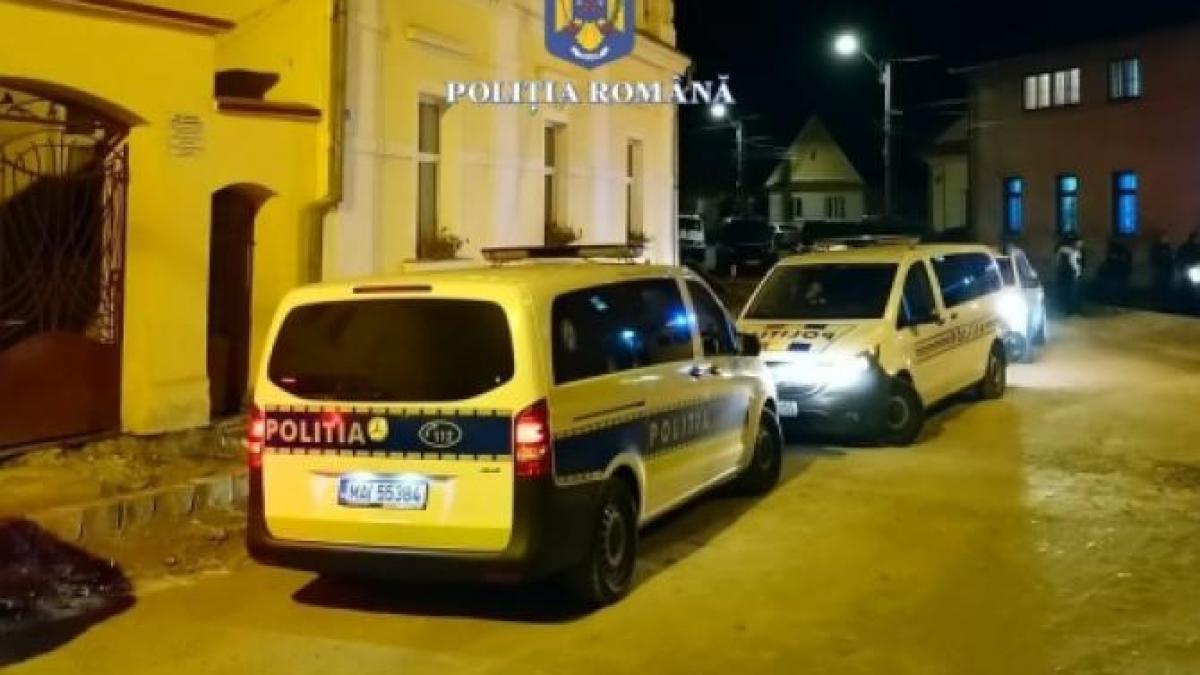 zeci-de-perchezitii-domiciliare-intr-un-dosar-de-santaj-si-camata--in-harghita-si-mures_98485700