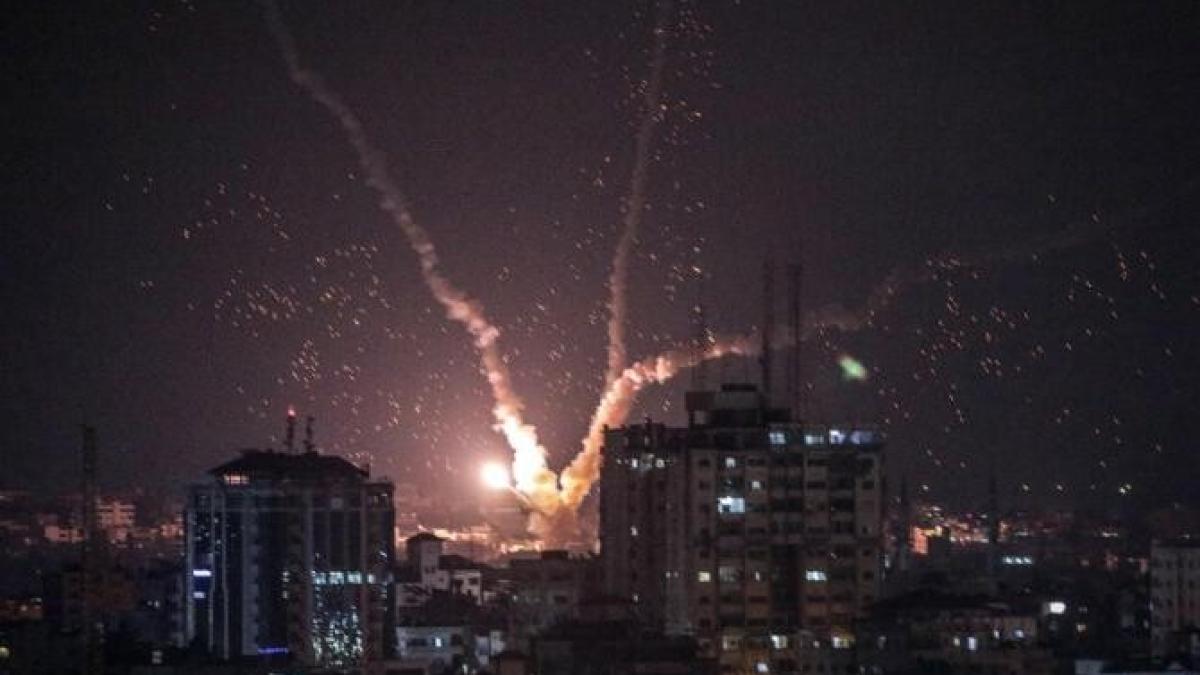 fotovideo-bombardamente-toata-dimineata-intre-israel-si-fasia-gaza--fetita-de-5-ani--printre-victime-8_13210700