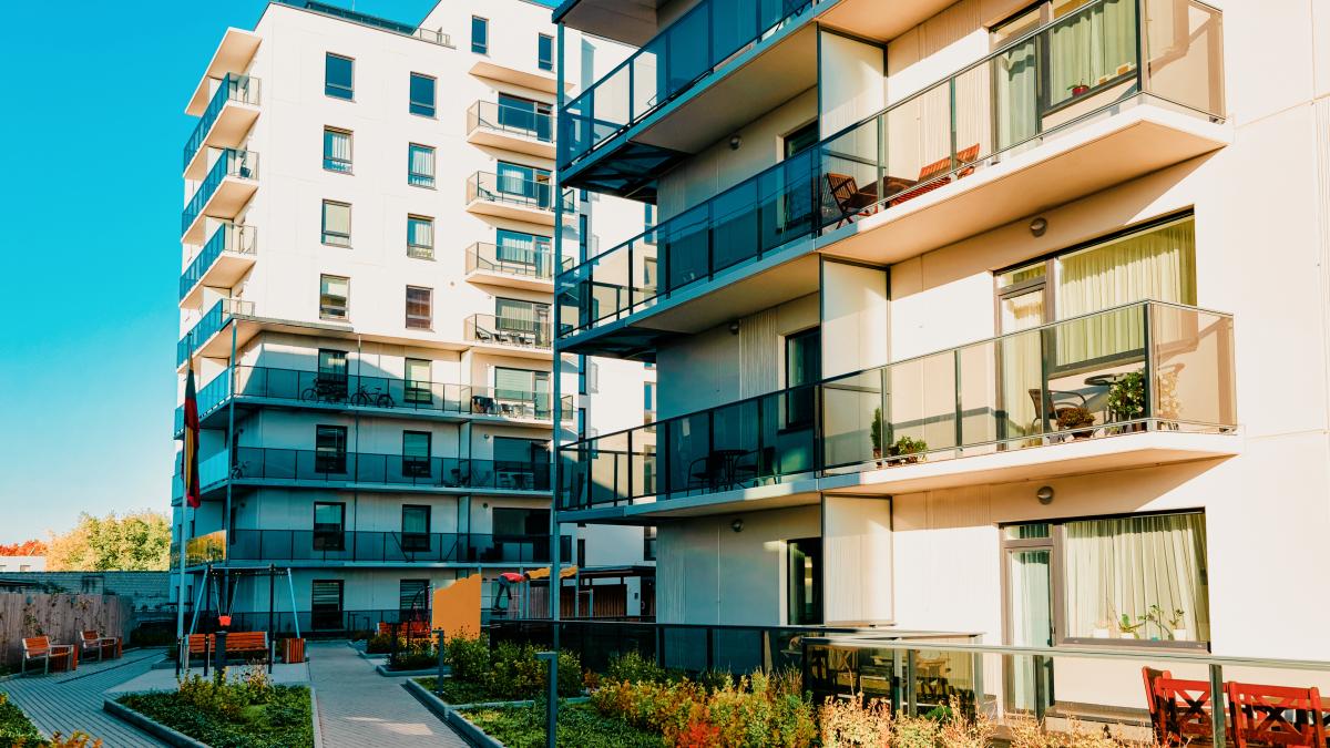 livrarile-de-locuinte-noi-scad-in-bucuresti--in-defavoarea-ilfovului--capitala-isi-diminueaza-contributia-la-pib-ul-national_84347600