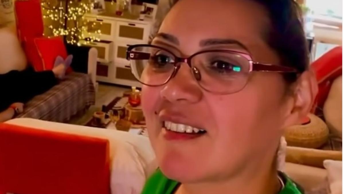 minodora-a-impodobit-deja-bradul-de-craciun-si-a-decorat-casa-nu-am-luat-o-razna_13897700