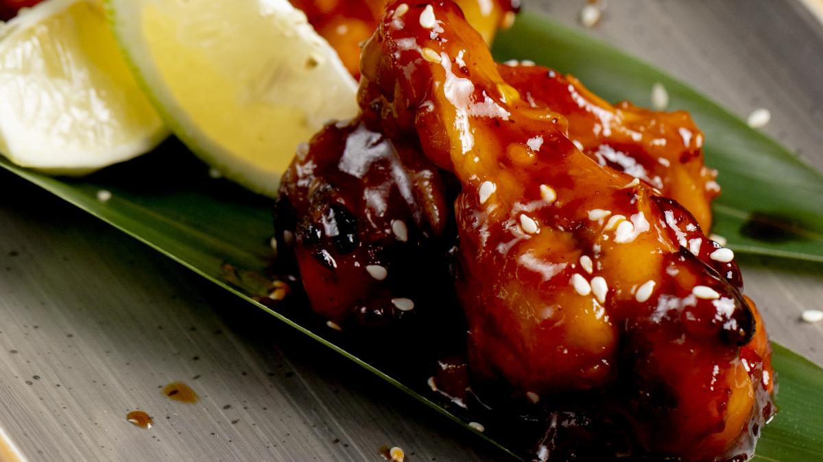 piept-de-pui-cu-roesti-si-sos-de-visine--reteta-elvetiana_94755400