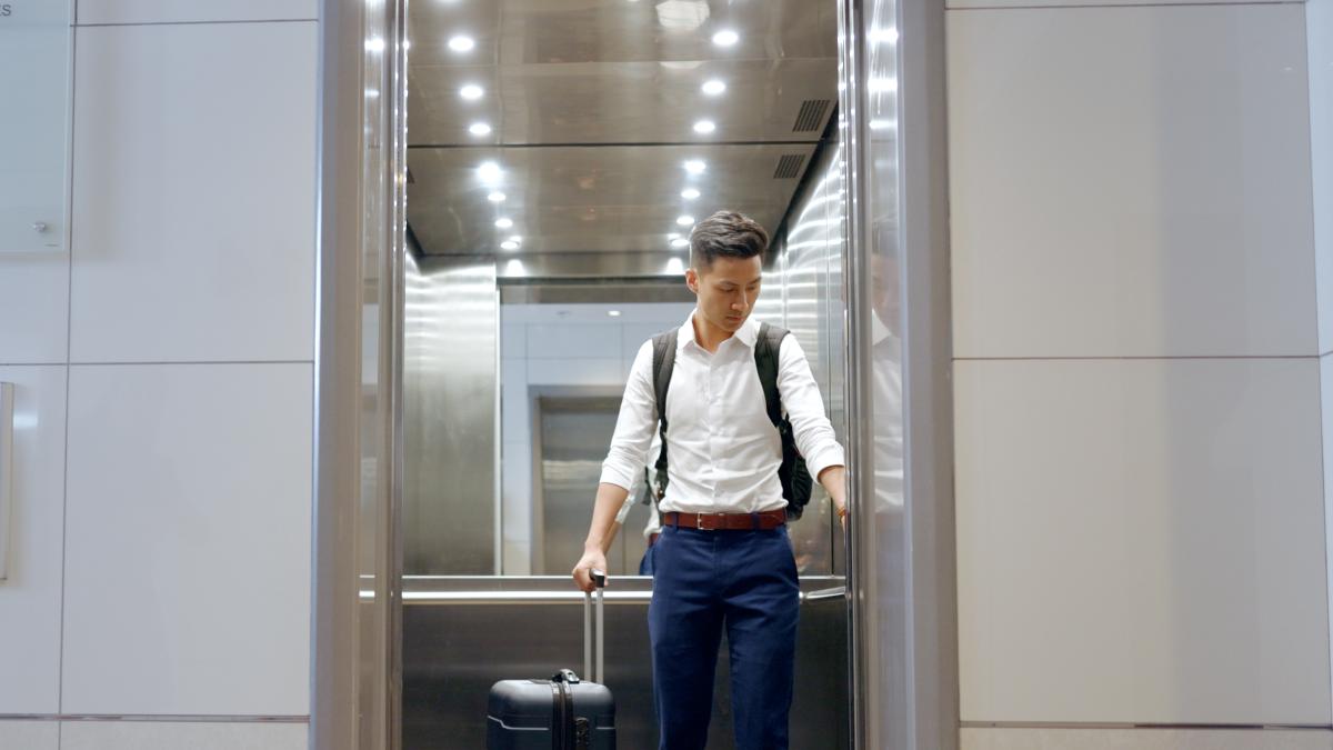 oglinda-in-lift_19762100