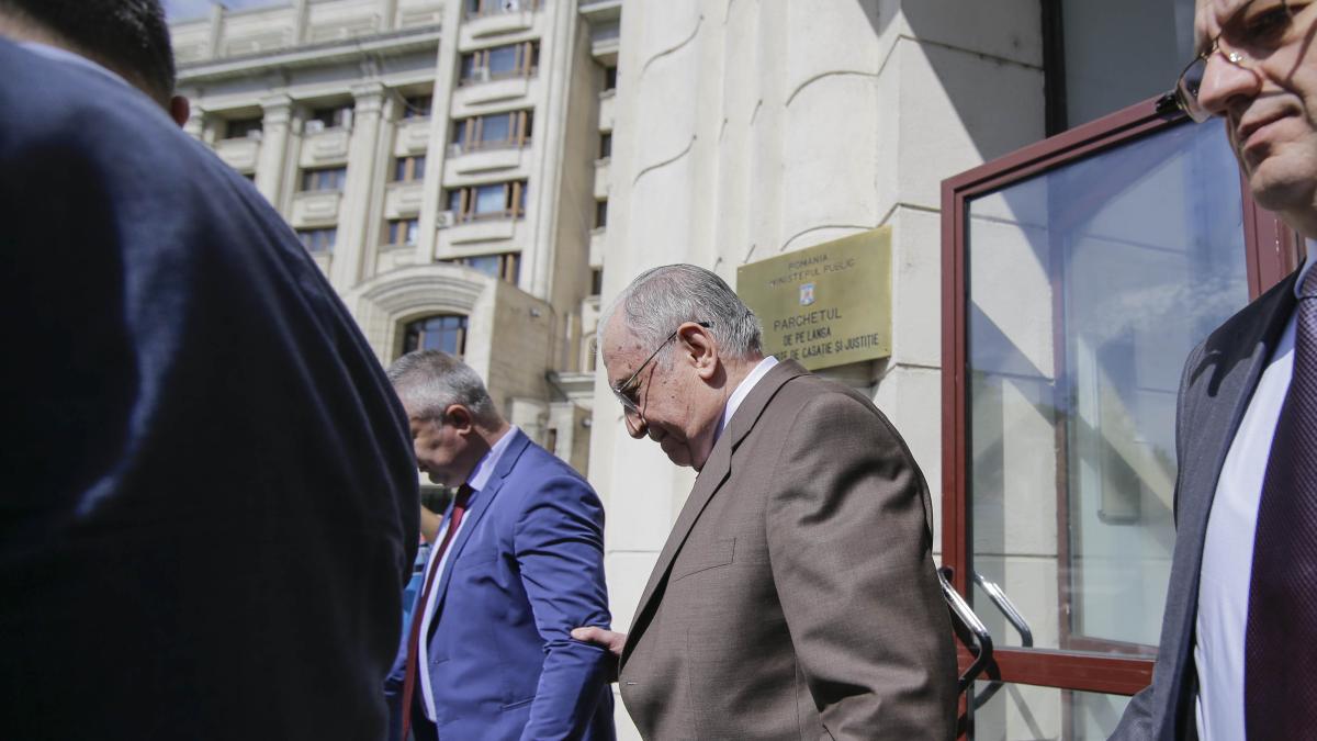 ion-iliescu-va-fi-judecat-in-dosarul-revolutiei--decizia-curtii-de-apel-bucuresti-nu-este-definitiva_96116900