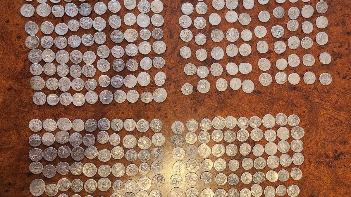 tezaur-numismatic-impresionant--gasit-in-hunedoara_83054000